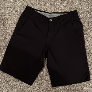 Under Armour Golf mens sz 32 black shorts EUC